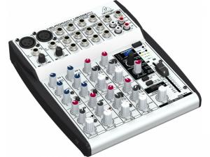Mixážny pult UB 1002
